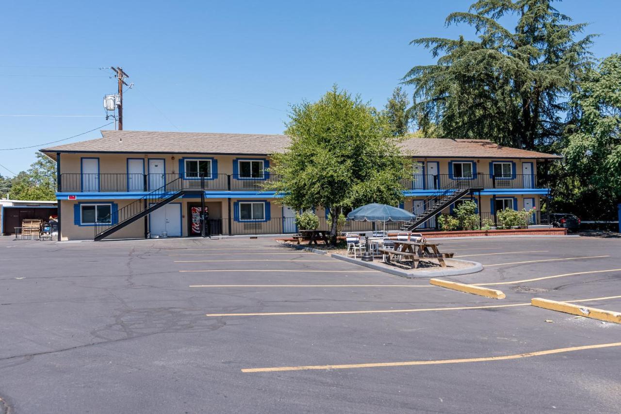 Cedar Lodge Motor Inn Medford Eksteriør bilde