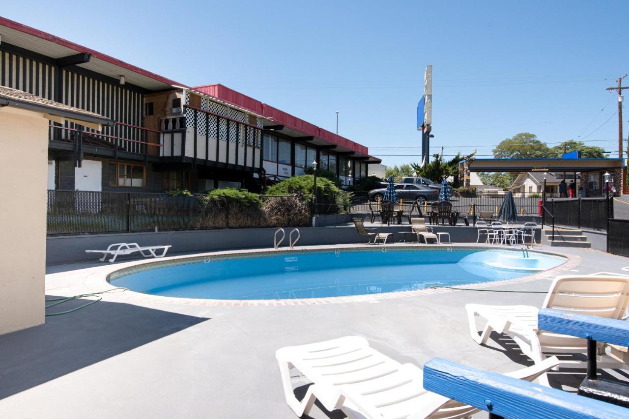 Cedar Lodge Motor Inn Medford Eksteriør bilde